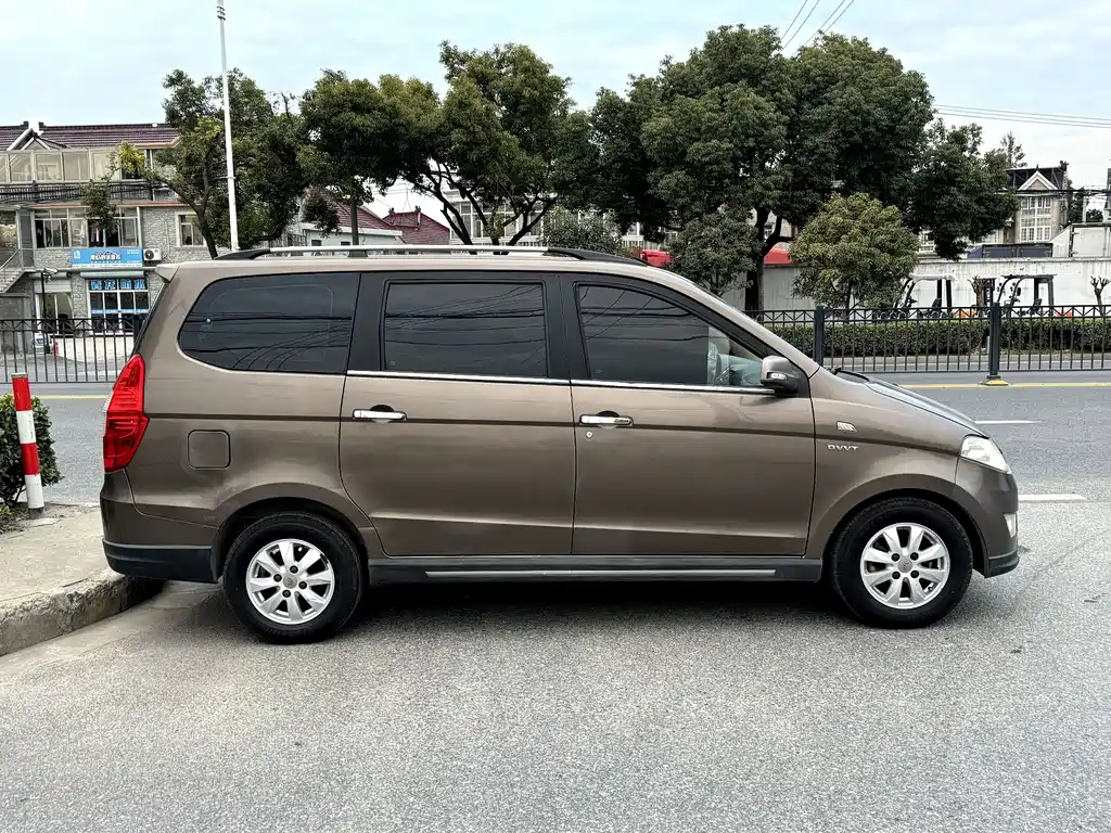 Wuling Hongguang 2015 — фото 8