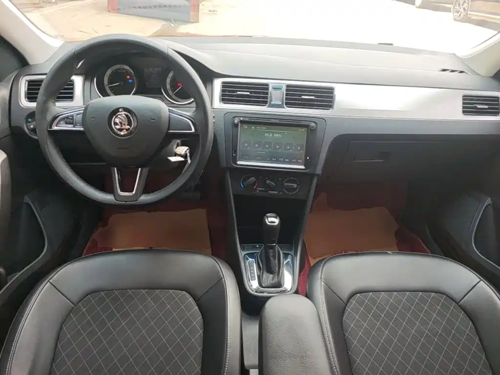 Skoda Rapid Spaceback 2020 — фото 10