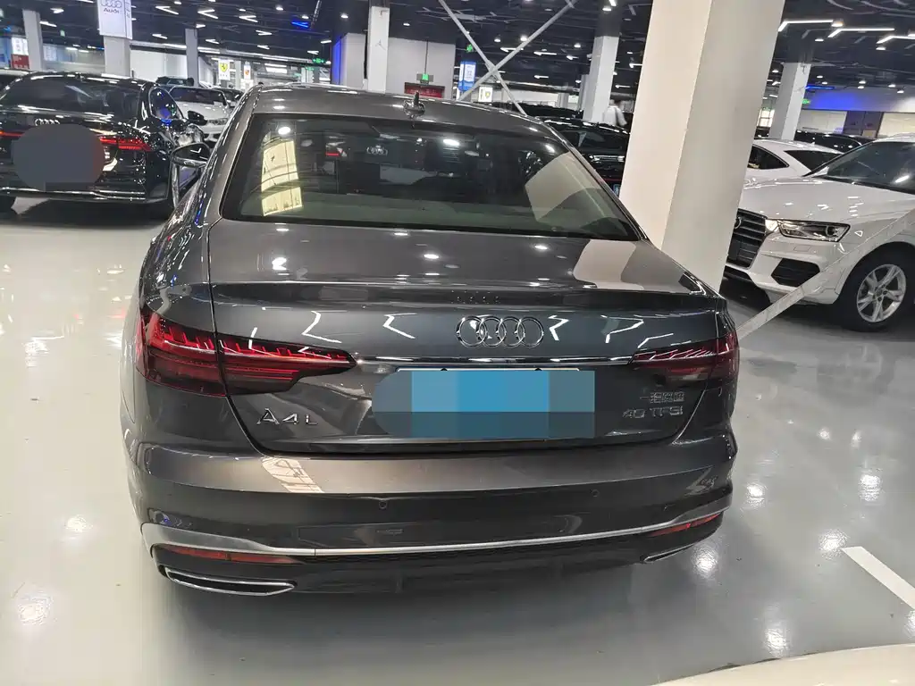 Audi A4L 2022 — фото 13