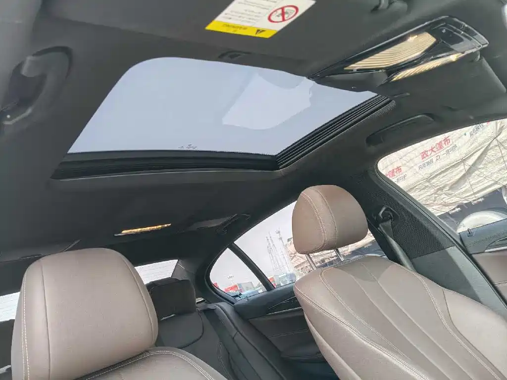 BMW 5 Series 2019 — фото 16