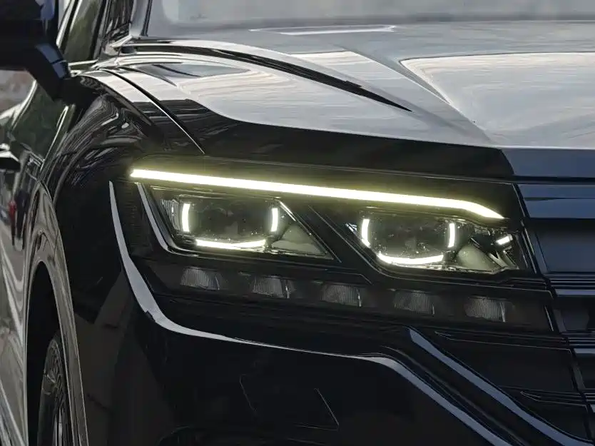 Volkswagen Touareg 2023 — фото 10