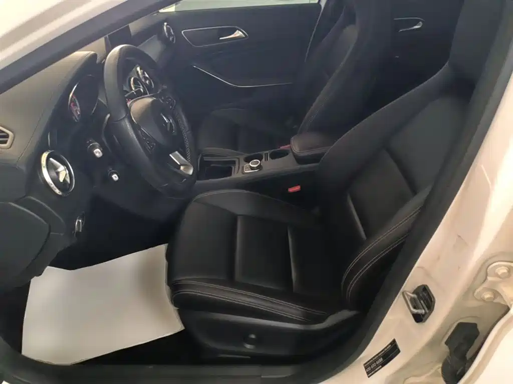 Mercedes-Benz GLA 2017 — фото 15