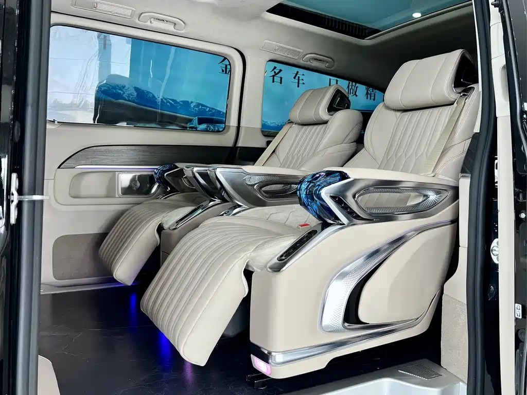 Mercedes-Benz V-Class 2025 — фото 10