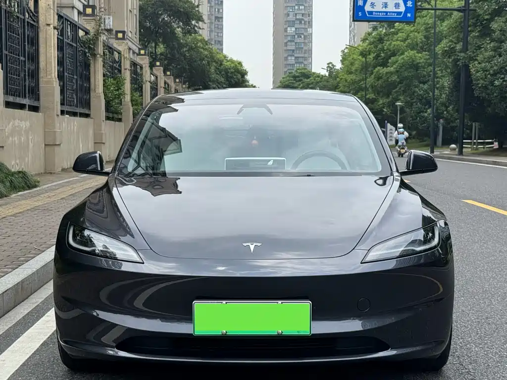 Tesla Model 3 2025 — фото 2