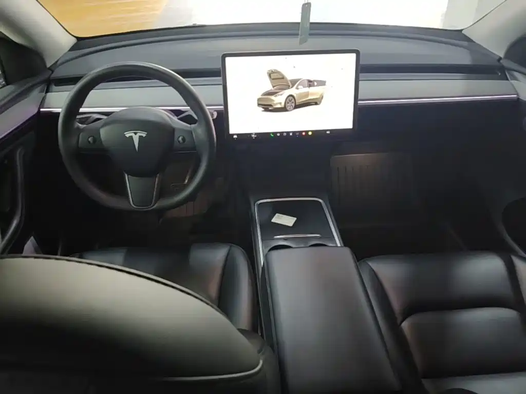 Tesla Model Y 2024 — фото 10