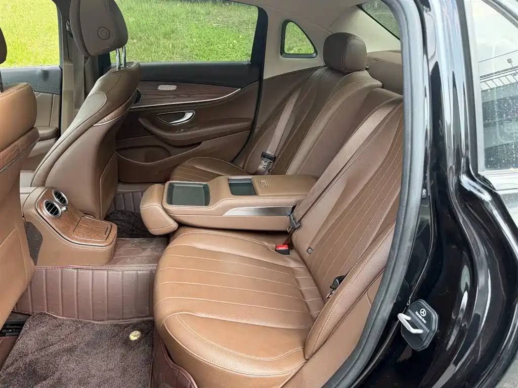 Mercedes-Benz E-Class 2023 — фото 10