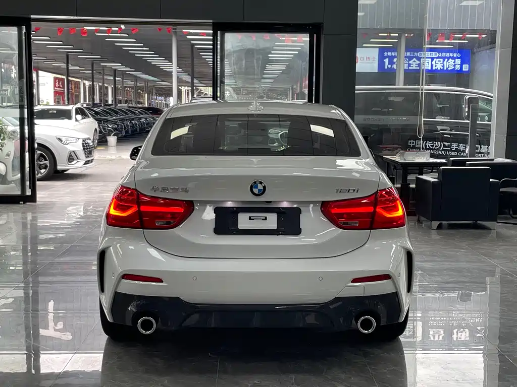 BMW 1 Series 2023 — фото 16