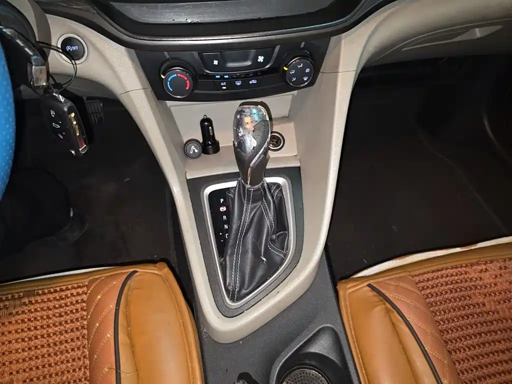 Buick Excelle 2016 — фото 14