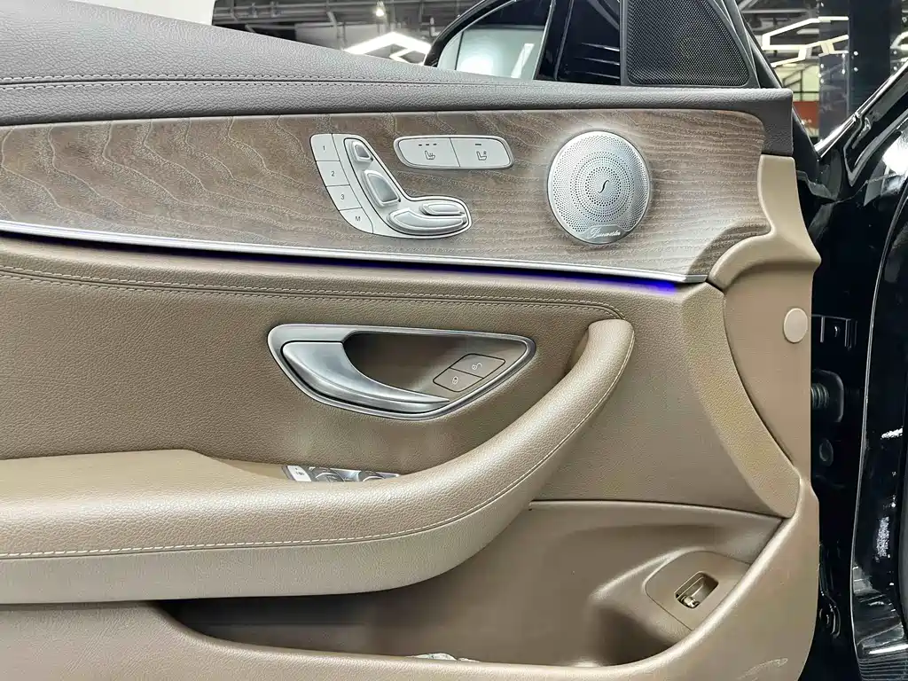 Mercedes-Benz E-Class 2020 — фото 13