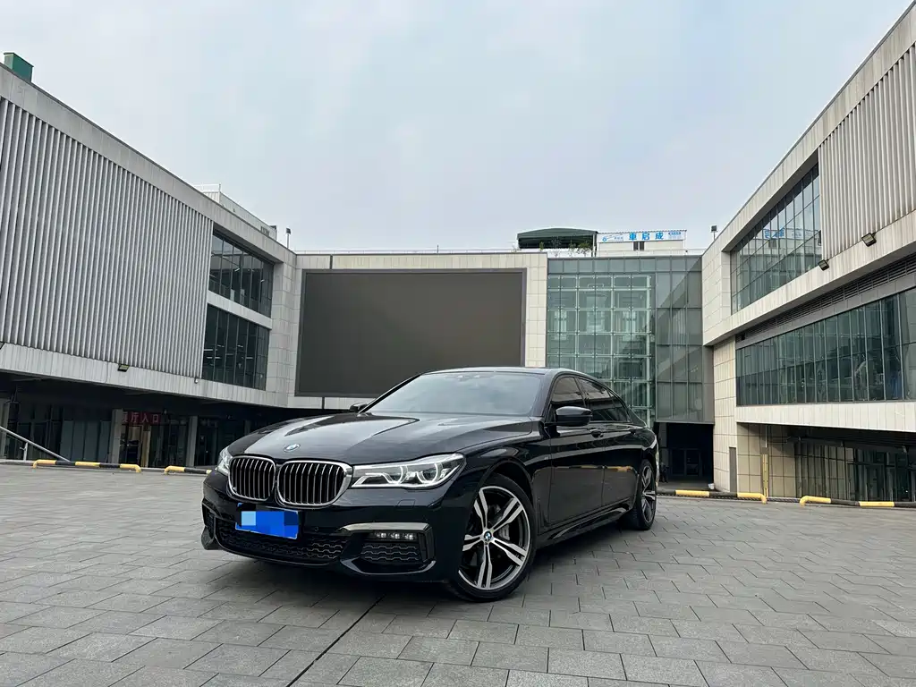 BMW 7 Series 2018 — фото 1