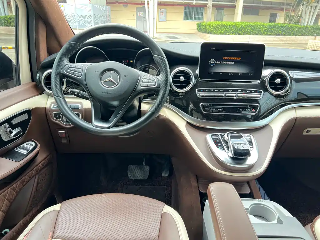Mercedes-Benz V-Class 2019 — фото 14