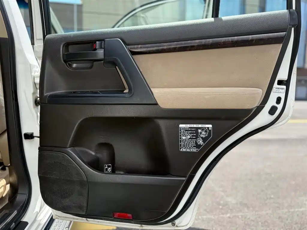 Toyota Land Cruiser 2010 — фото 30