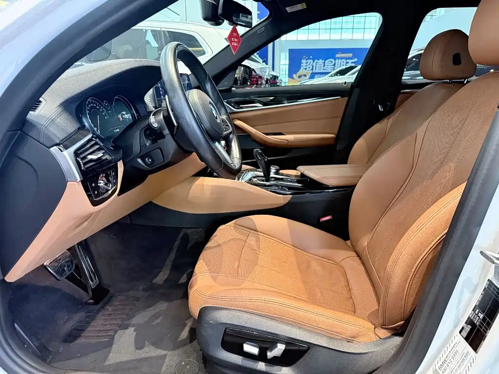BMW 5 Series 2018 — фото 12