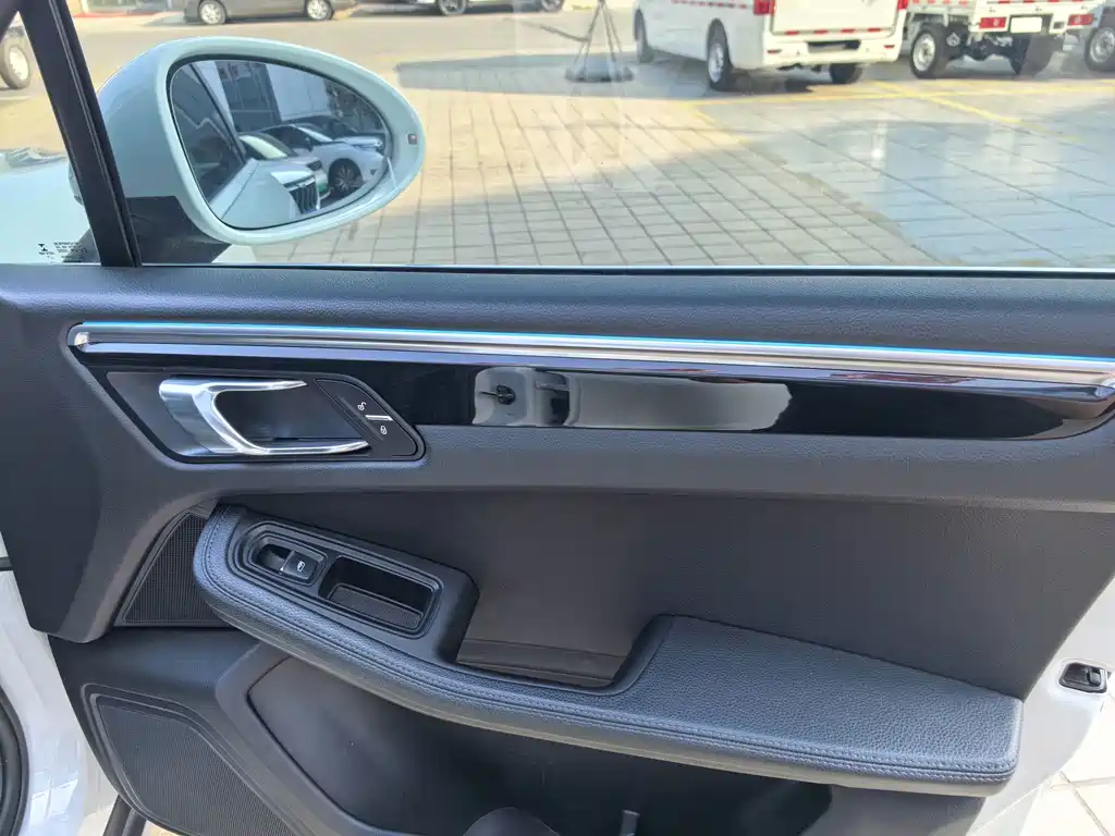 Porsche Macan 2016 — фото 12