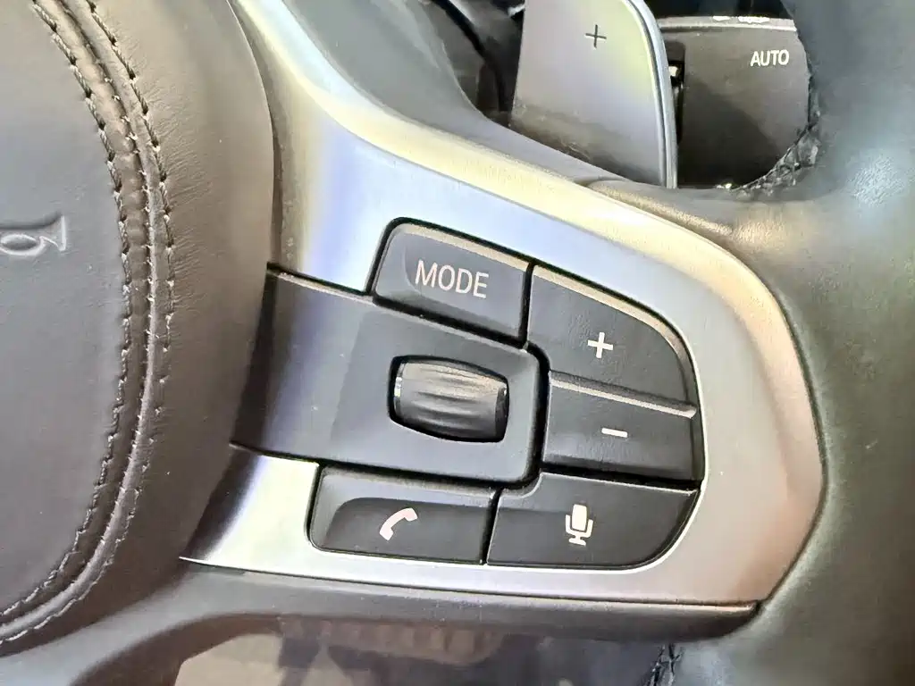 BMW 5 Series 2018 — фото 19