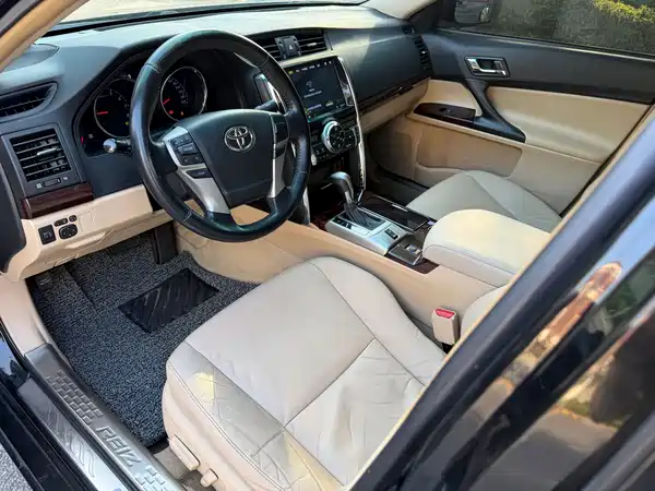 Toyota Reiz 2012