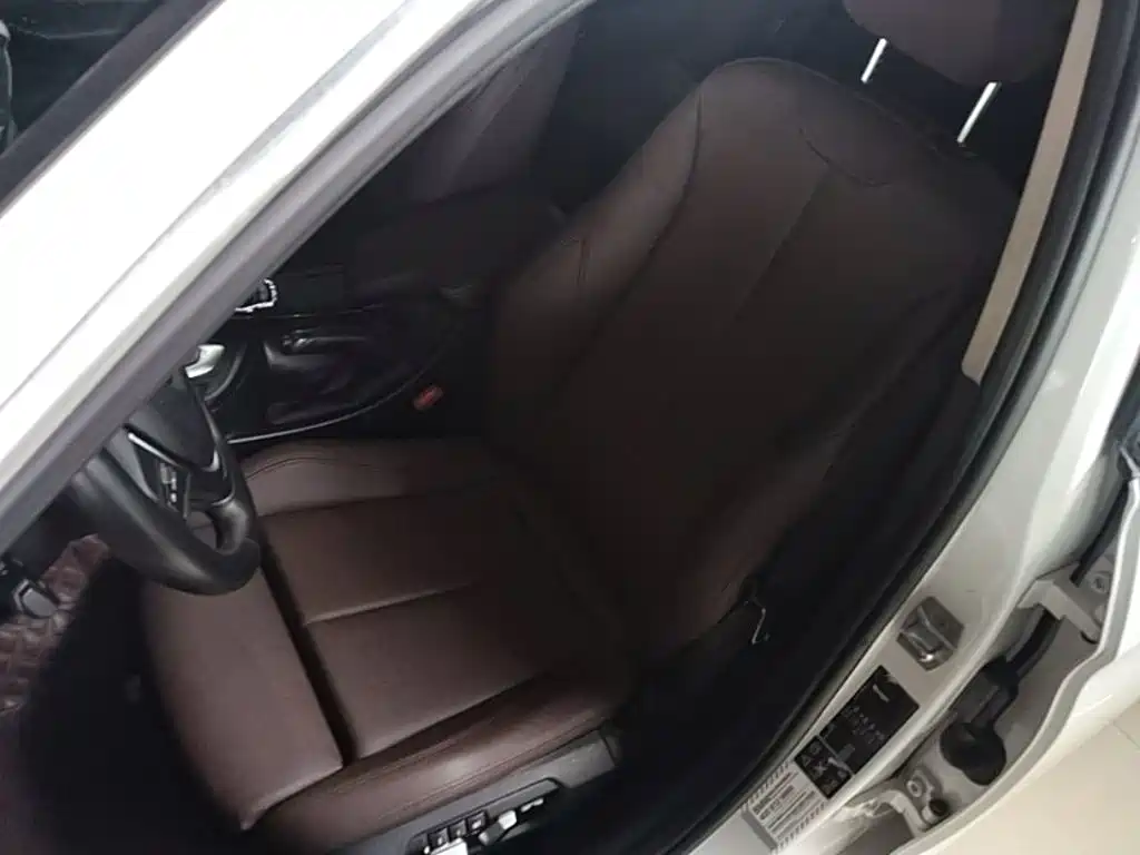 BMW 3 Series 2018 — фото 15
