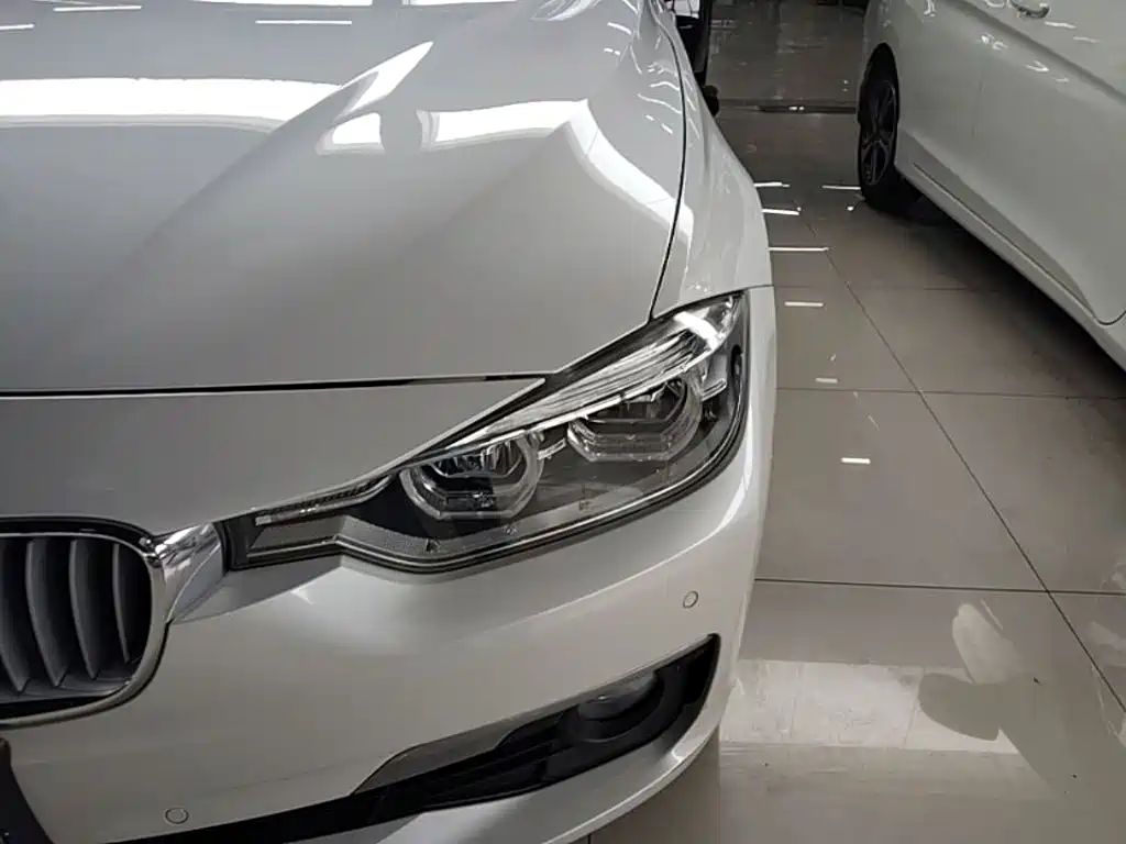 BMW 3 Series 2018 — фото 24