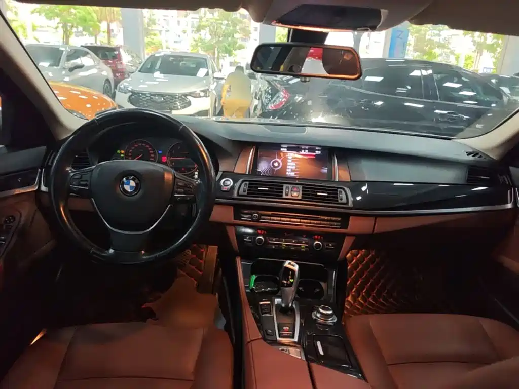 BMW 5 Series 2016 — фото 10