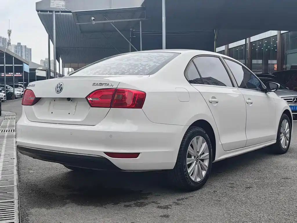 Volkswagen Sagitar 2015
