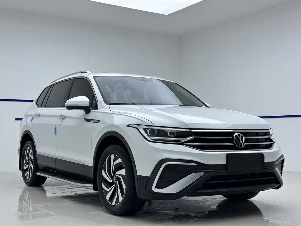 Volkswagen Tiguan L 2023 — фото 3
