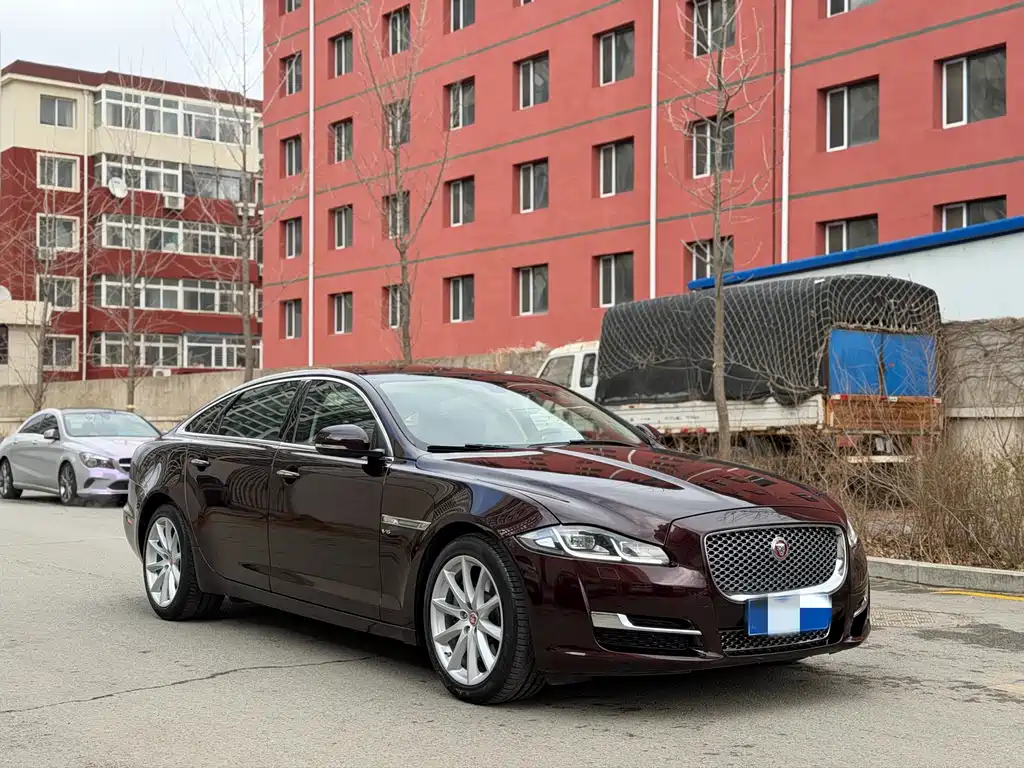 Jaguar XJ 2016 — фото 3