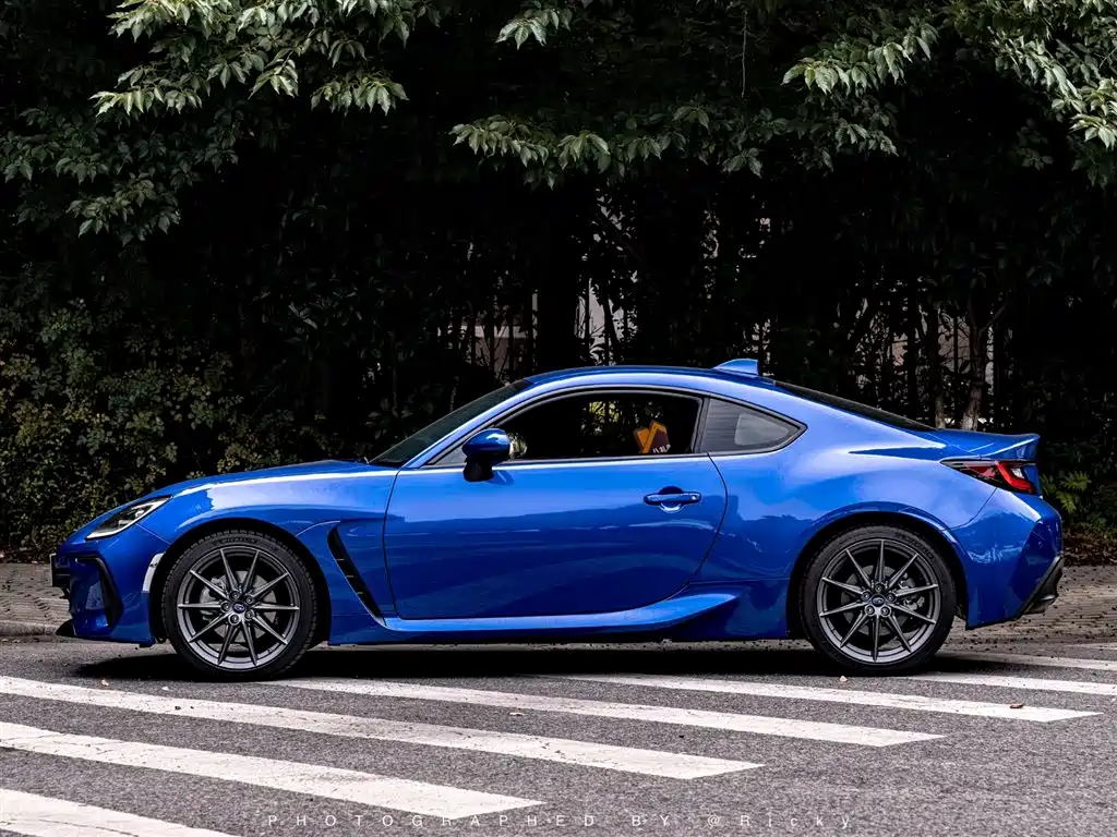 Subaru BRZ 2023 — фото 2