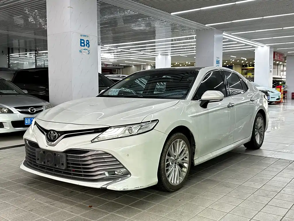 Toyota Camry 2019 — фото 1