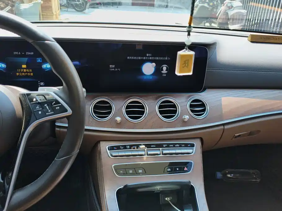 Mercedes-Benz E-Class 2023 — фото 13
