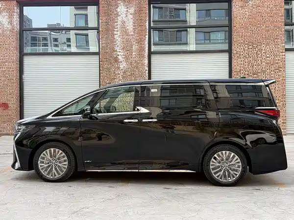 Toyota Alphard 2025