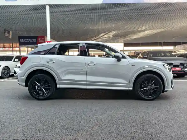 Audi Q2L 2022