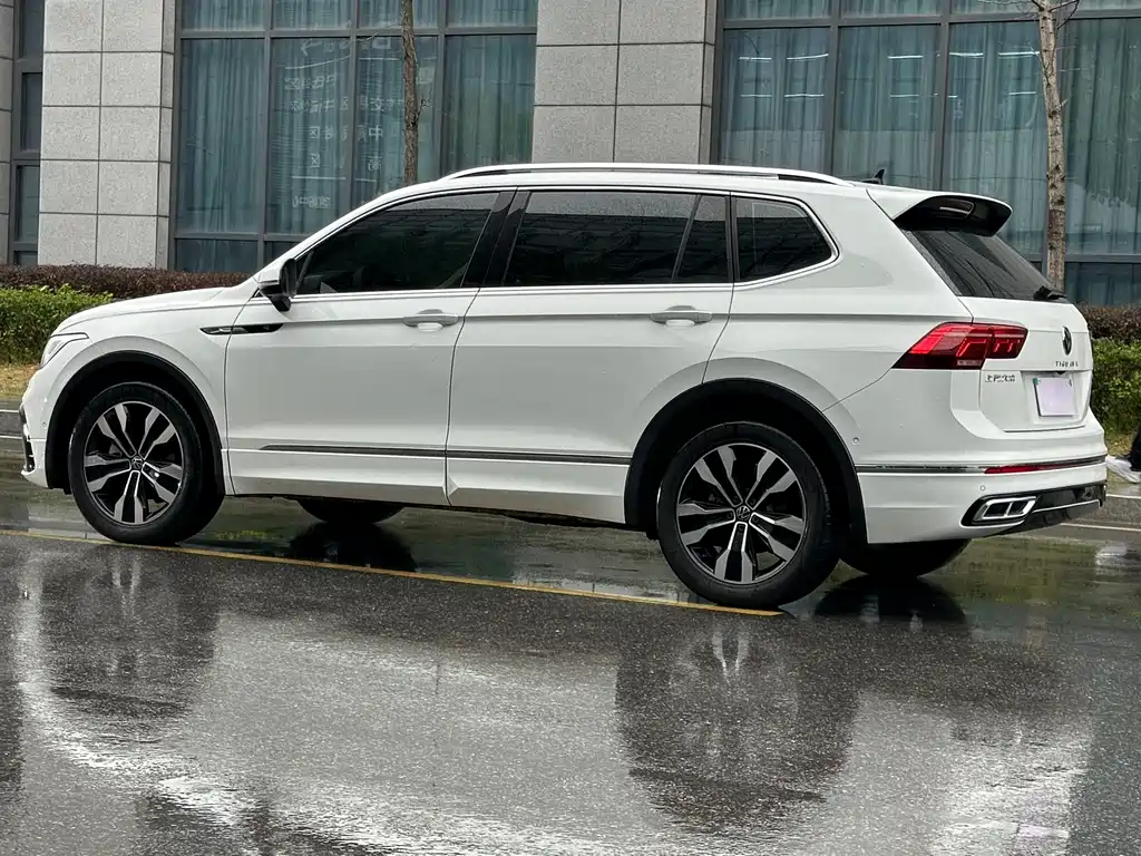 Volkswagen Tiguan L 2023 — фото 13