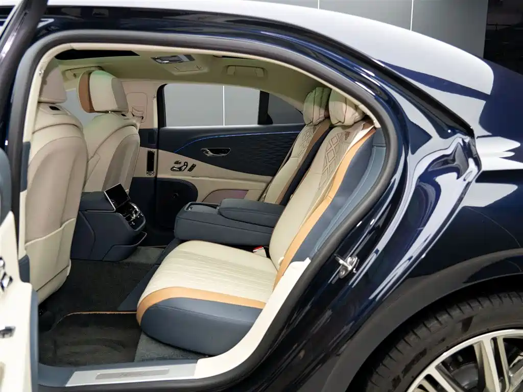 Bentley Flying Spur PHEV 2023 — фото 11