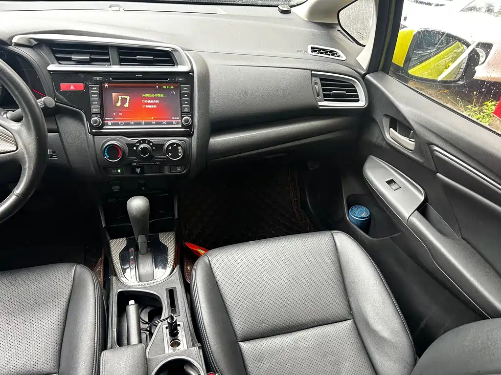 Honda Fit 2015 — фото 13