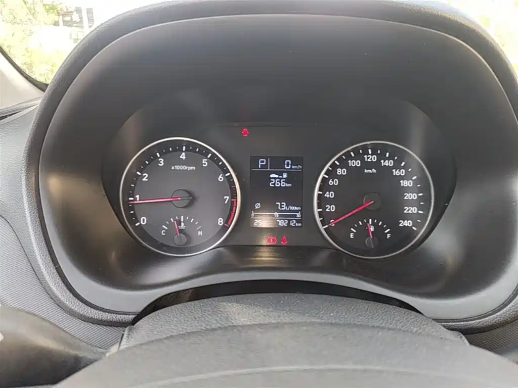 Hyundai Elantra 2018 — фото 12