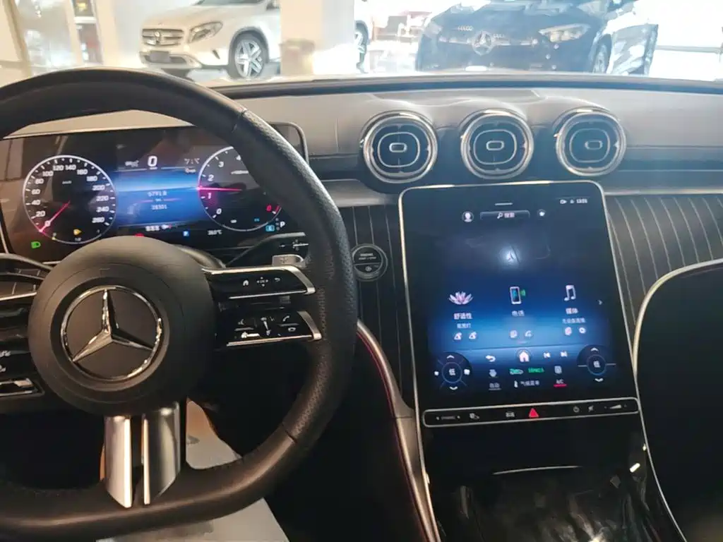 Mercedes-Benz C-Class 2023 — фото 16