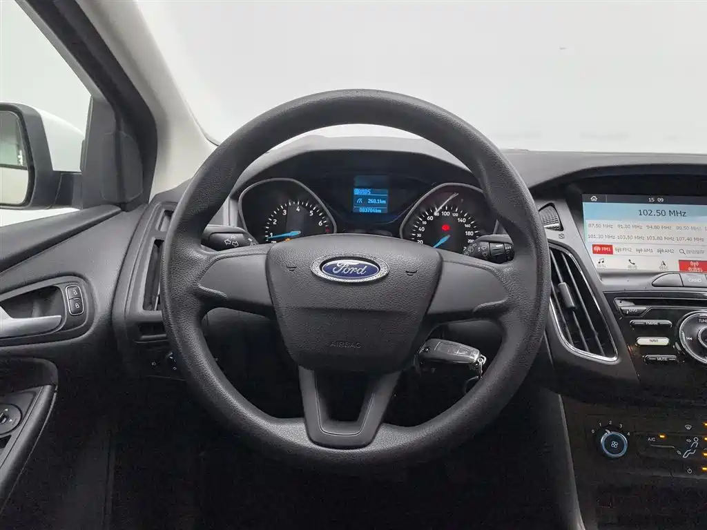 Ford Focus 2016 — фото 11