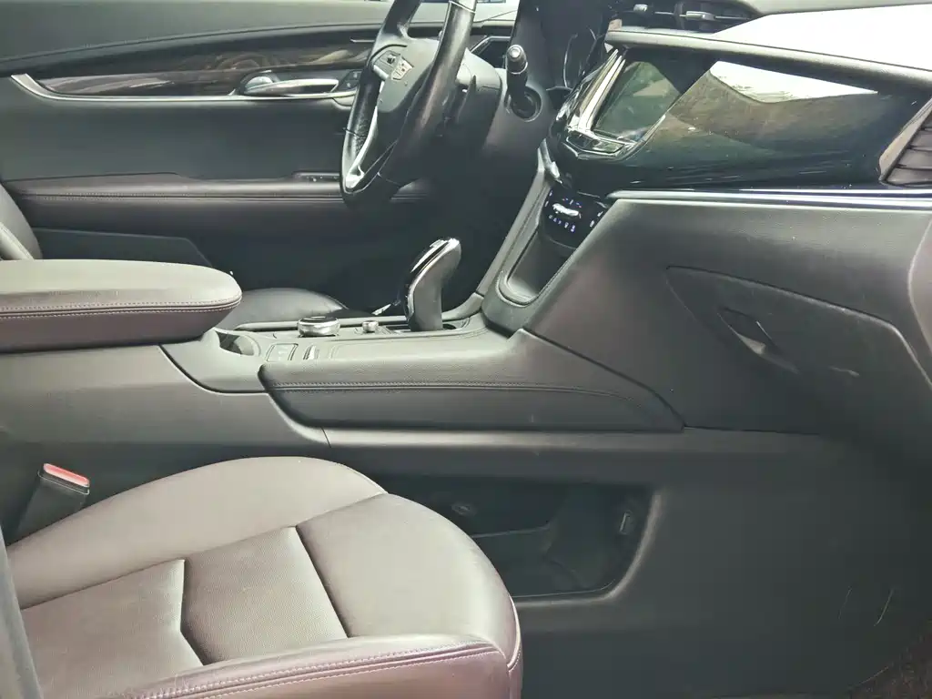 Cadillac XT6 2021 — фото 12