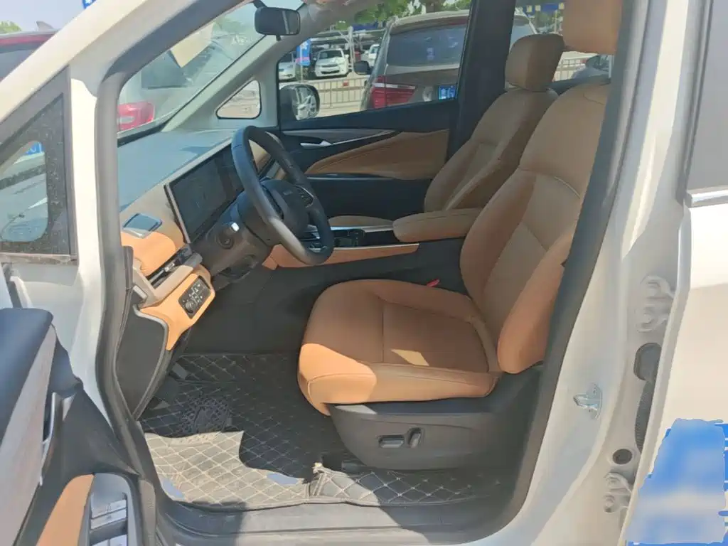 Maxus G50 PHEV 2025 — фото 15