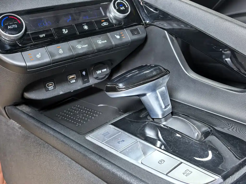 Hyundai Elantra 2023 — фото 18
