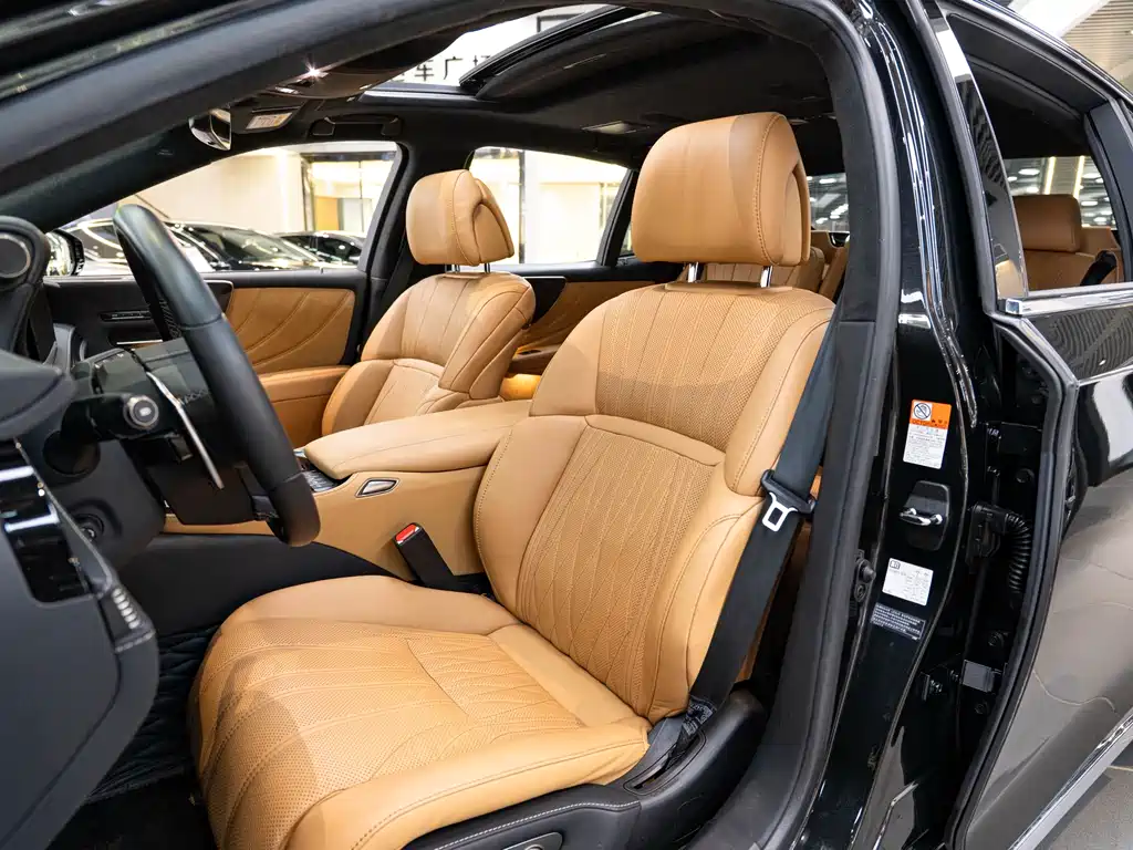 Lexus LS 2021 — фото 11