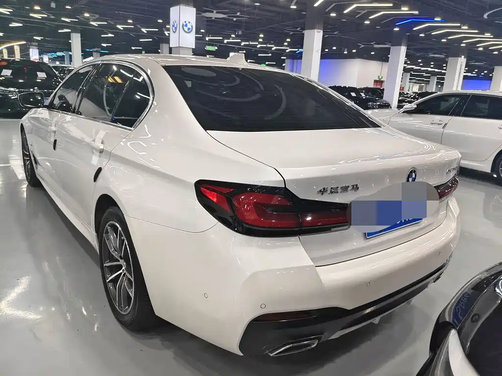 BMW 5 Series 2021 — фото 12