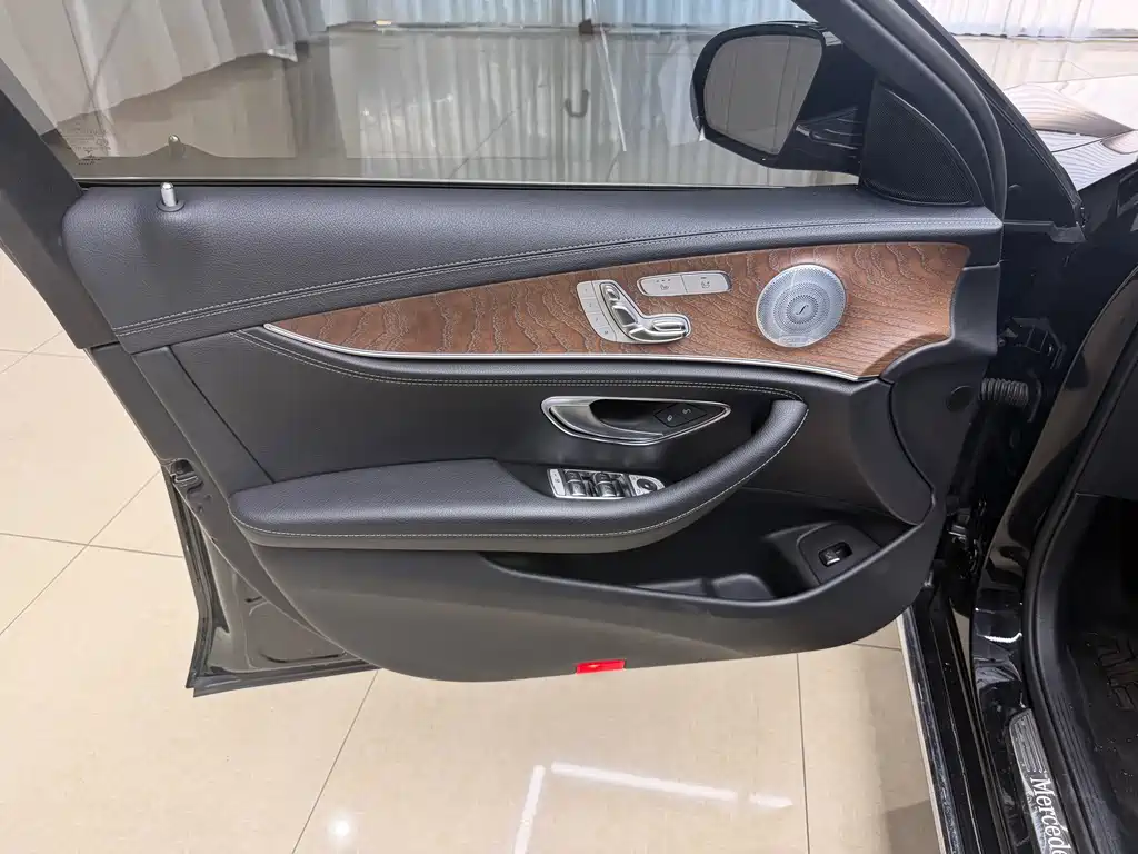 Mercedes-Benz E-Class 2020 — фото 12