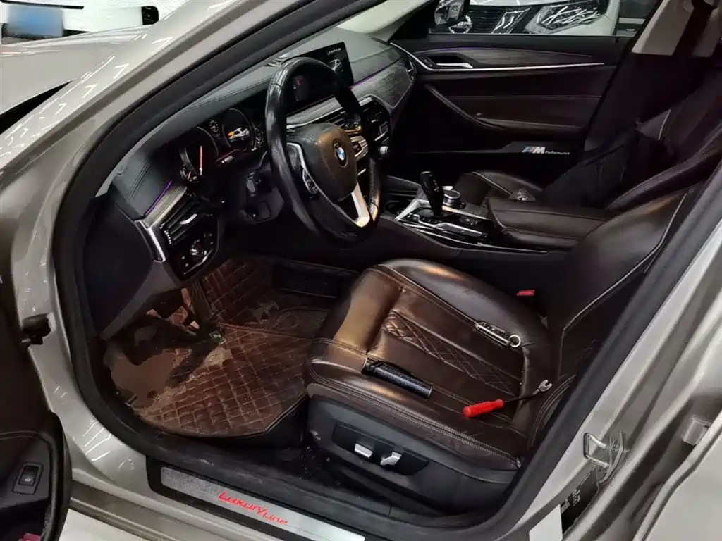 BMW 5 Series 2018 — фото 15