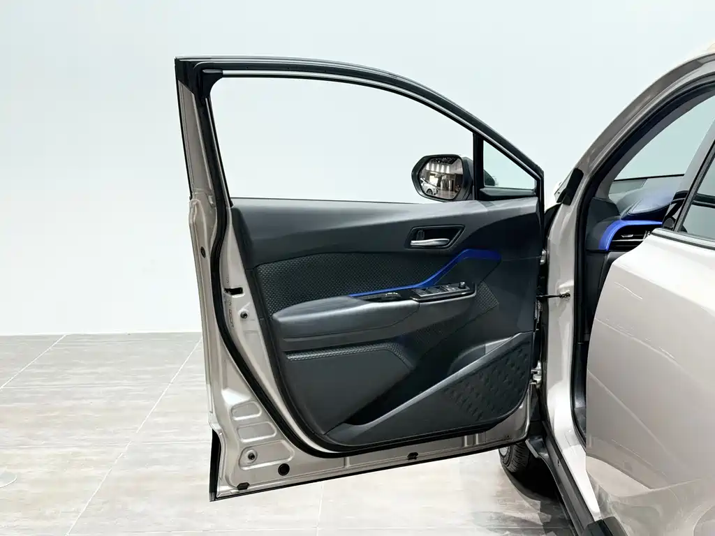 Toyota C-HR 2021 — фото 15