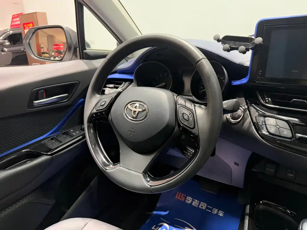 Toyota C-HR 2021 — фото 13