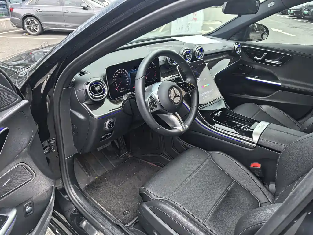 Mercedes-Benz C-Class 2023 — фото 9