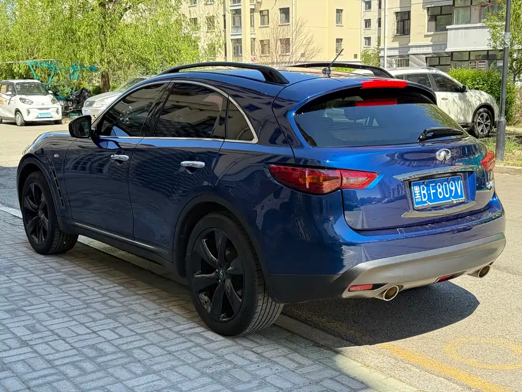 Infiniti QX70 2017 — фото 4