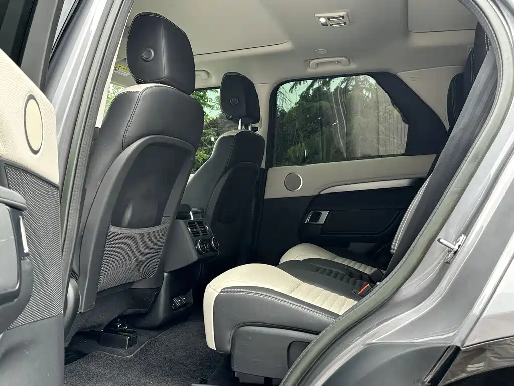 Land Rover Discovery 2023 — фото 12