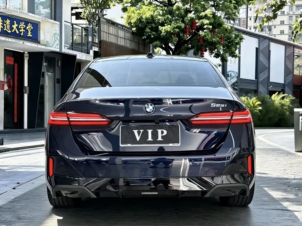 BMW 5 Series 2025